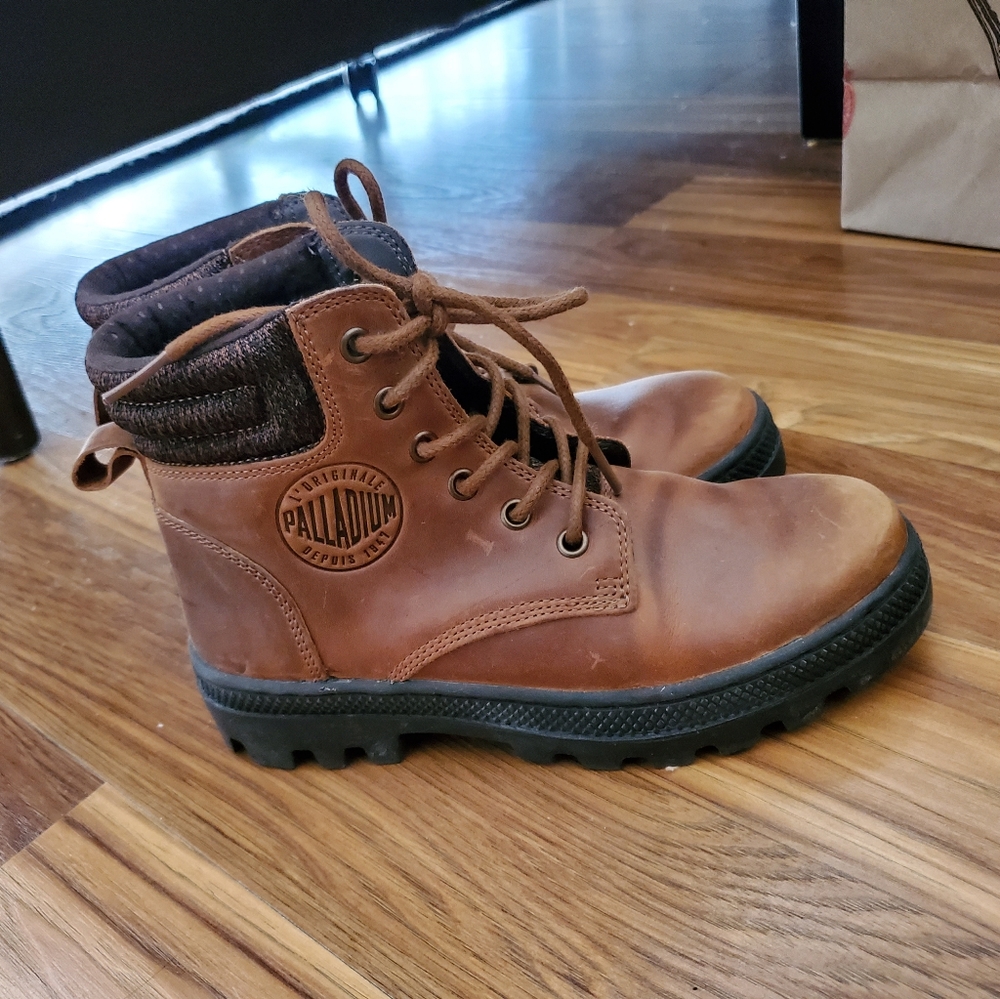 Palladium leather boots